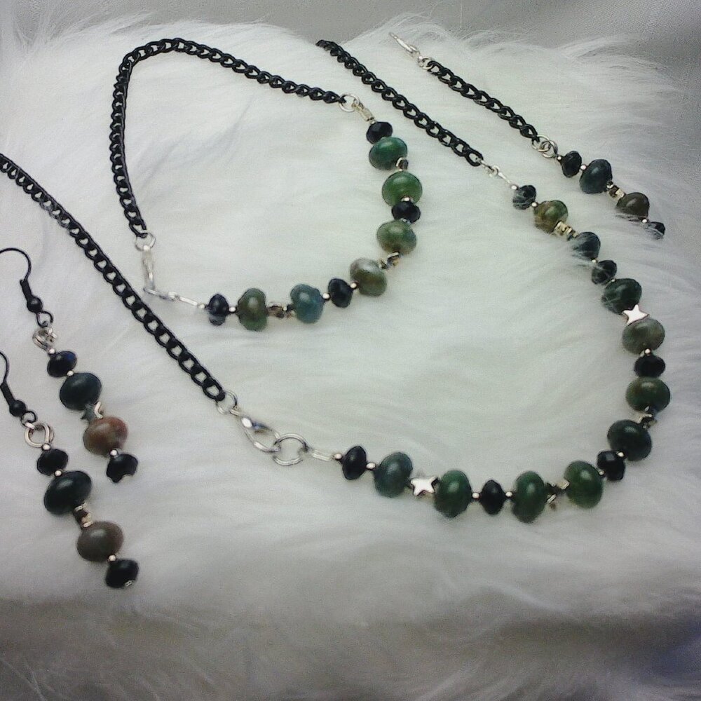 No1842 Handmade jewelry set : necklace, bracelet, earrings and pendant